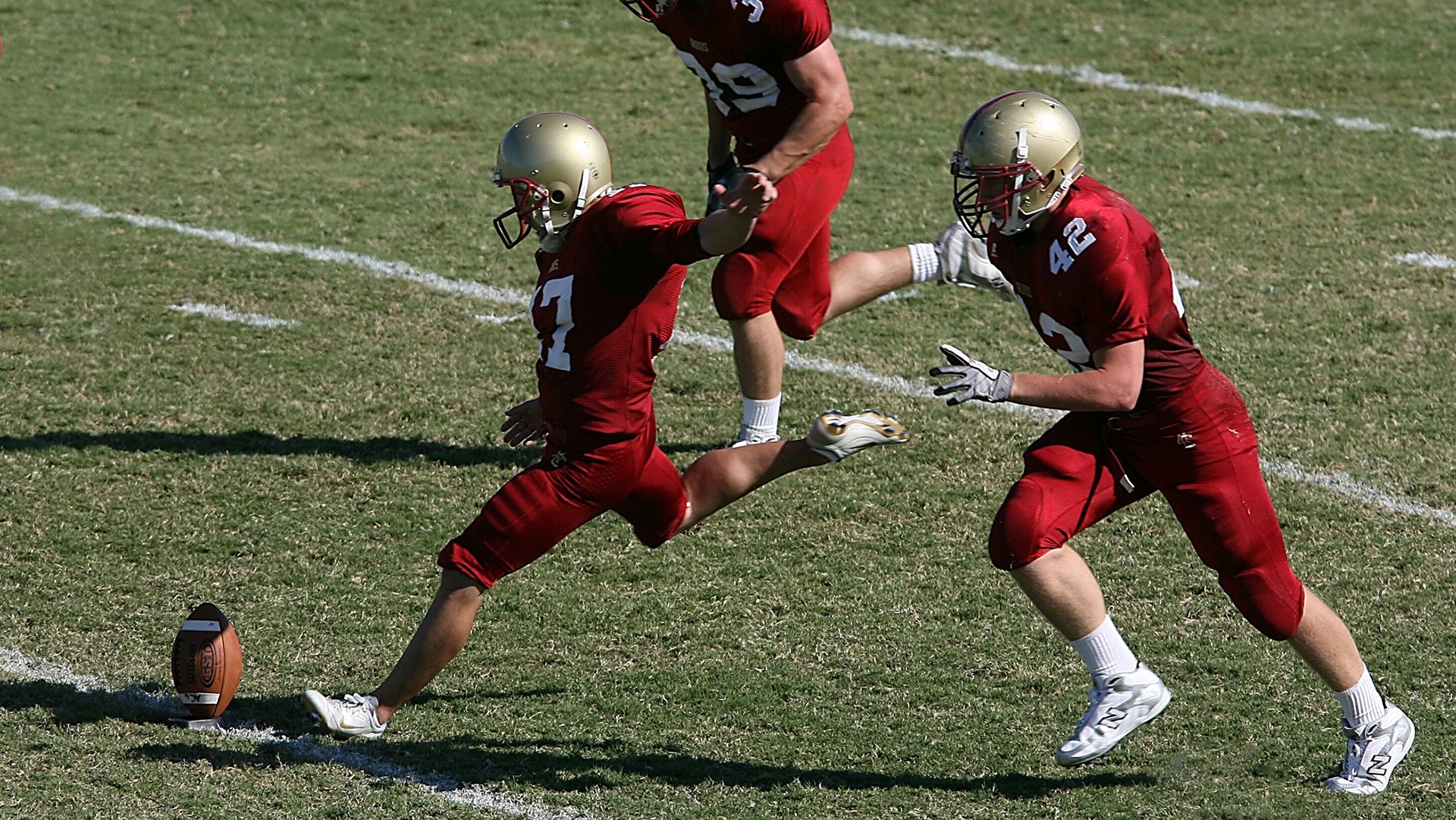 开云网页版登录入口-冬季雪域滑雪王者争霸，雪地上的速度与耐力，雪景滑雪
